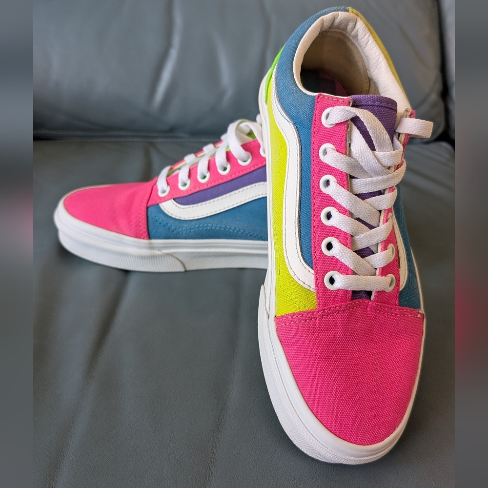 Vans - Picture 3 of 5